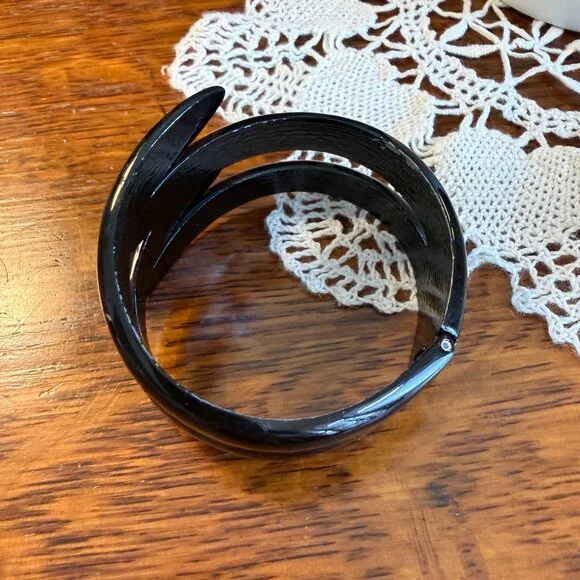 Vintage Architectural Black Metal Hinged Cuff Bracelet - Picture 15 of 17